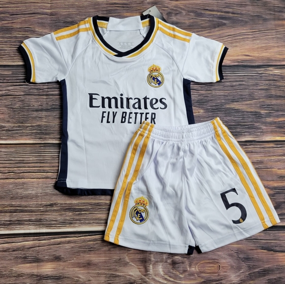 Real Madrid Home kid's soccer uniform - Picture 2 of 2
